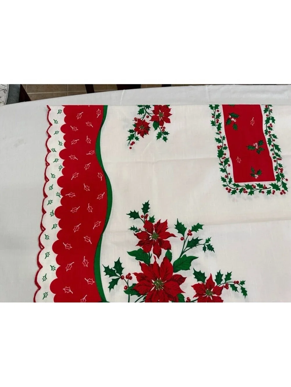 Christmas Holly Poinsettia Tablecloth White Red Rectangle Scalloped Edge 48.5x67